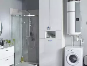 Chauffe eau thermodynamique installé dans une salle de bain